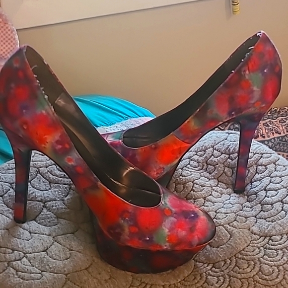 Platform heels - Picture 1 of 2